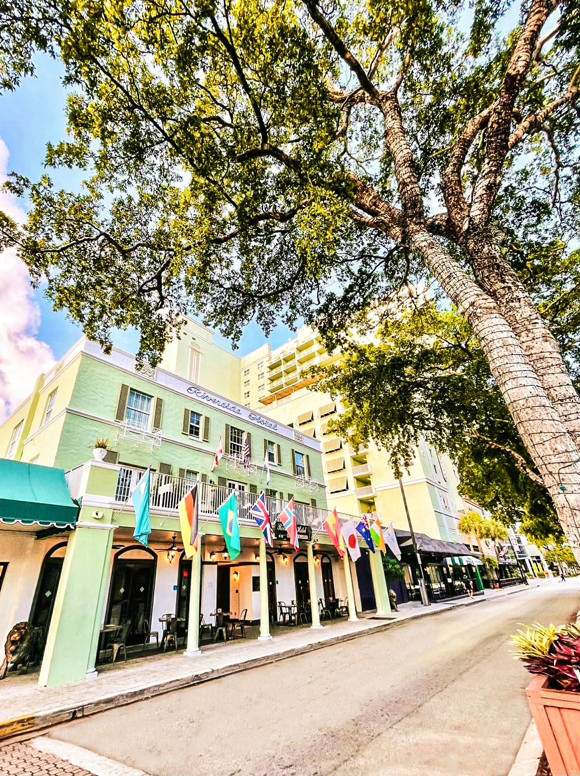 Riverside Hotel